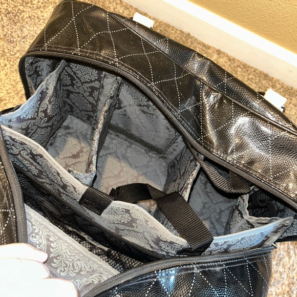 Mary Kay Black and Cream Quilted Travel Bag - Picture 9 of 10